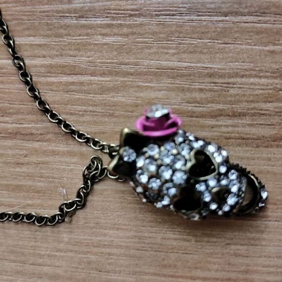 Skull with Rhinestone and Flower Necklace NWT by boo - Picture 3 of 7